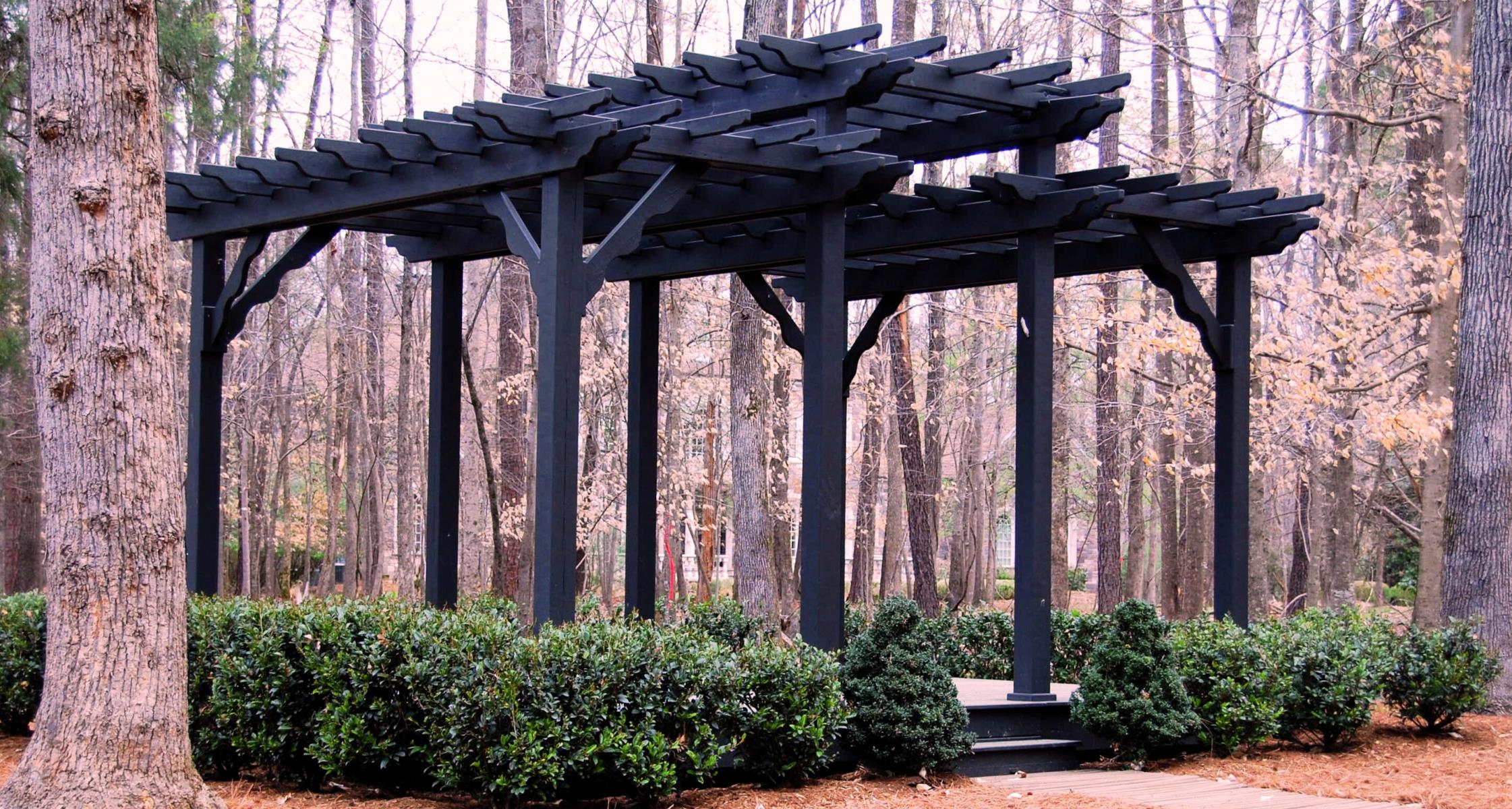 Pergolas vs. Arbors: Understanding the Difference and Choosing the Right Feature