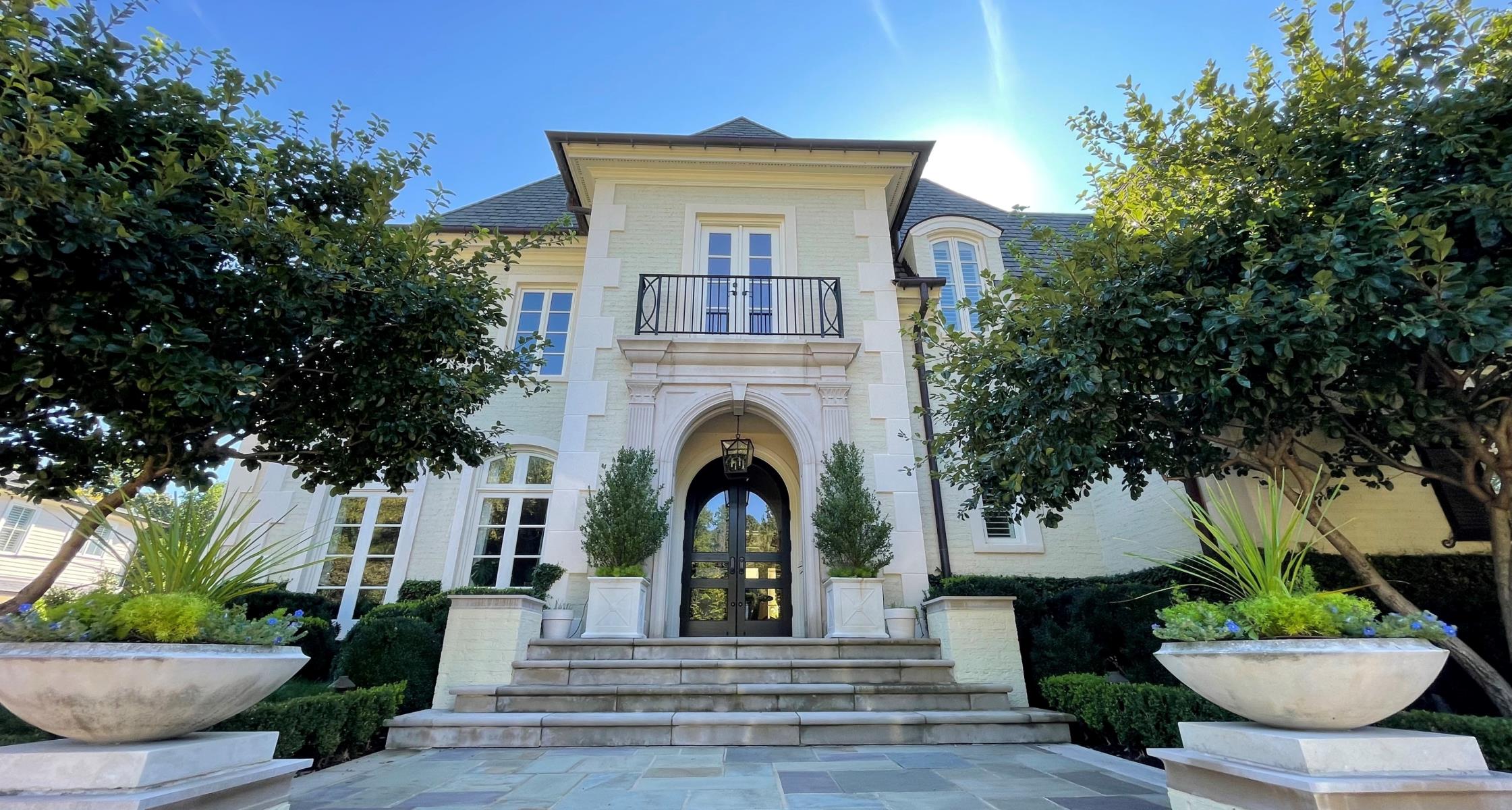 Why the Best Landscape Companies Are Often Booked Out
